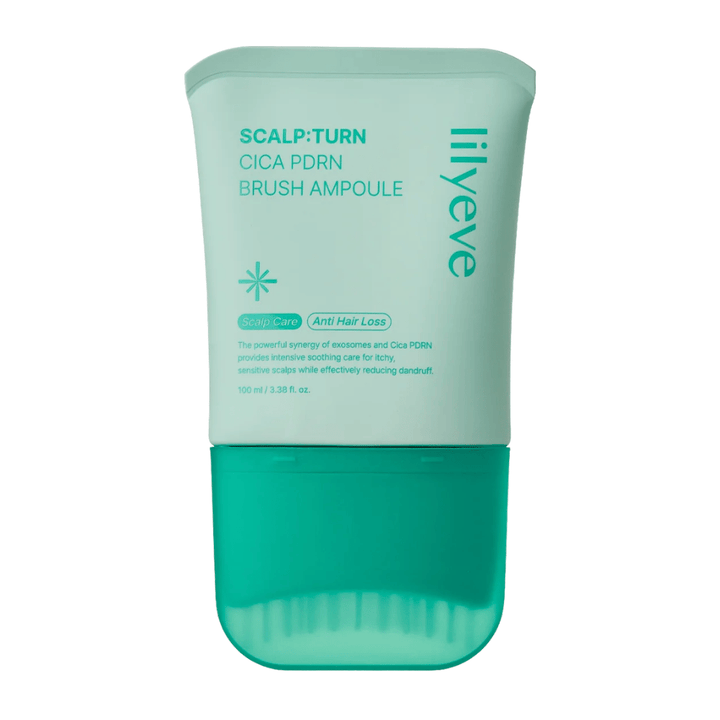 Frilagt produktbilde av LILYEVE Scalp:Turn Cica PDRN Brush Ampoule mot hvit bakgrunn. Designet viser den turkise emballasjen med innebygd børsteapplikator for enkel påføring direkte i hodebunnen.