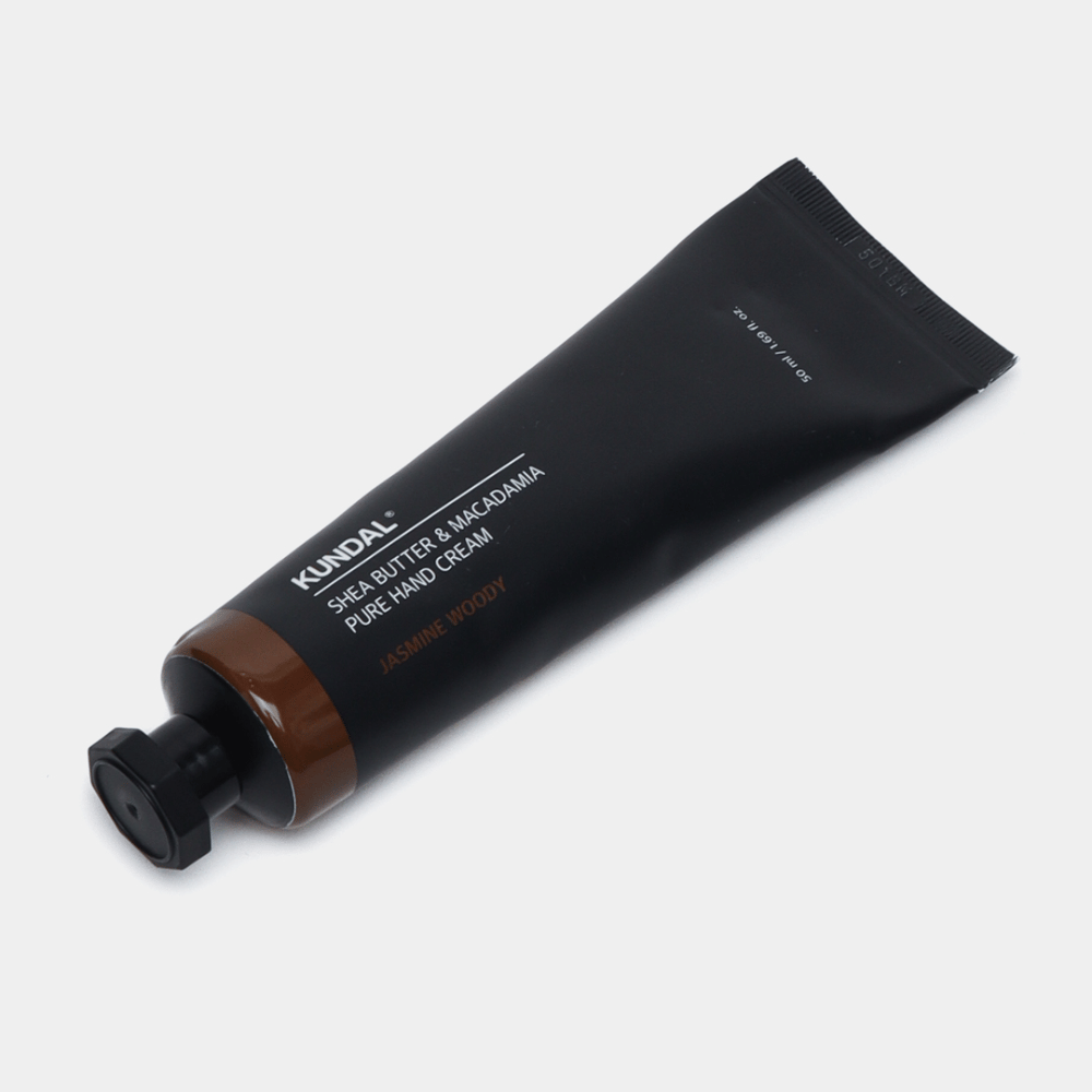 KUNDAL Shea Butter & Macadamia Pure Hand Cream Jasmine Woody – fuktighetsgivende håndkrem med sheasmør og macadamiaolje for myke hender og en varm, blomstrende duft.