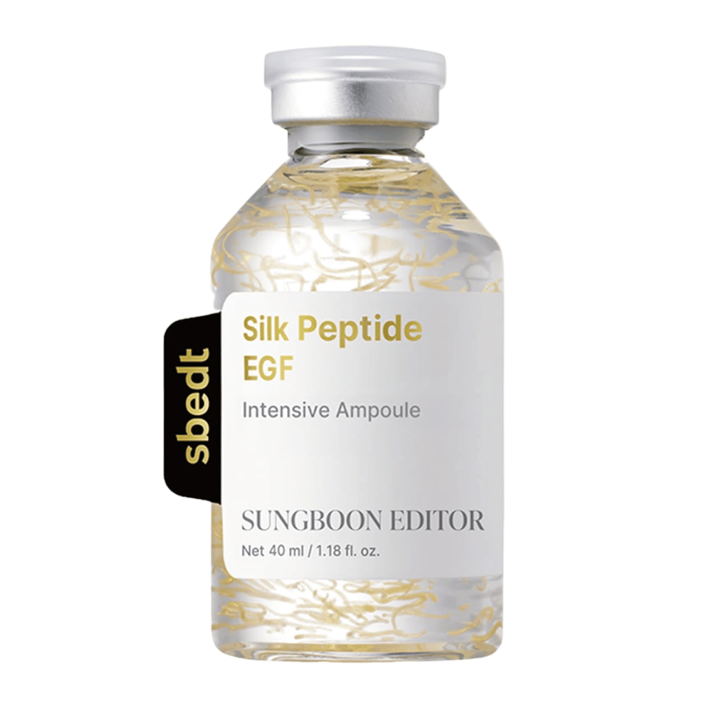 SUNGBOON EDITOR Silk Peptide EGF Intensive Ampoule er et konsentrert serum med silkeekstrakt, EGF, peptider og 24K gull som tilfører huden fuktighet og bidrar til et fastere, jevnere og mer strålende utseende.