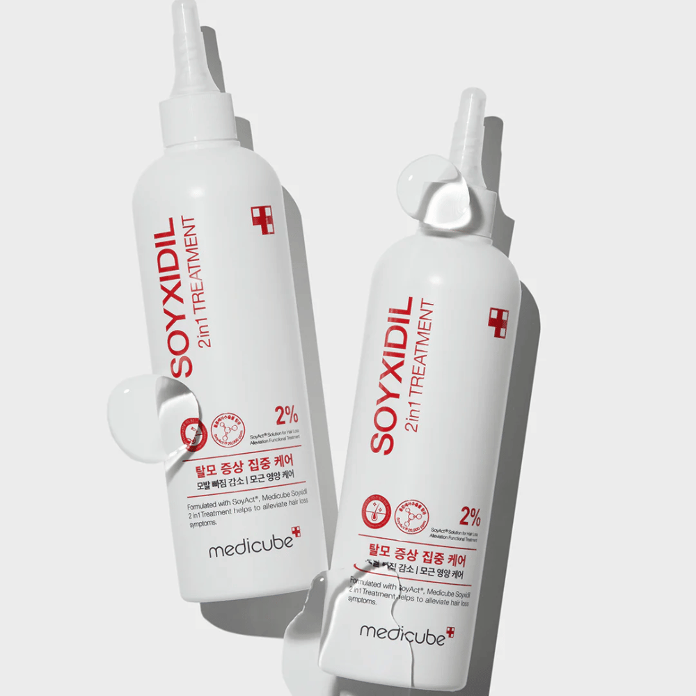 To flasker av Medicube Soyxidil 2in1 Treatment med tydelig tekst ”2% SoyAct™ Solution”. Pleiebehandling mot hårtap og tørr hodebunn.