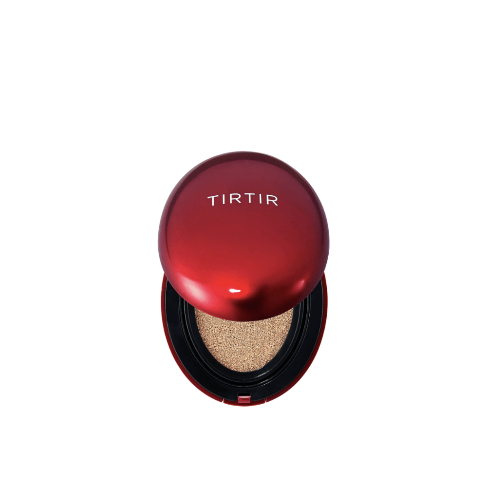 Dette er et bilde av TIRTIRs Mask Fit Red Cushion. En elegant og stilfull cushion foundation som gir en jevn dekning og en strålende finish.