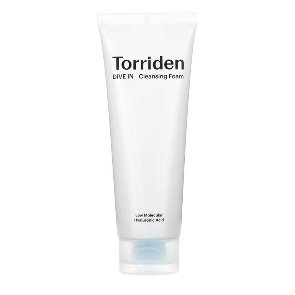 Et rør DIVE-IN Low Molecular Hyaluronic Acid Cleansing Foam 150ml fra Torriden på hvit bakgrunn.