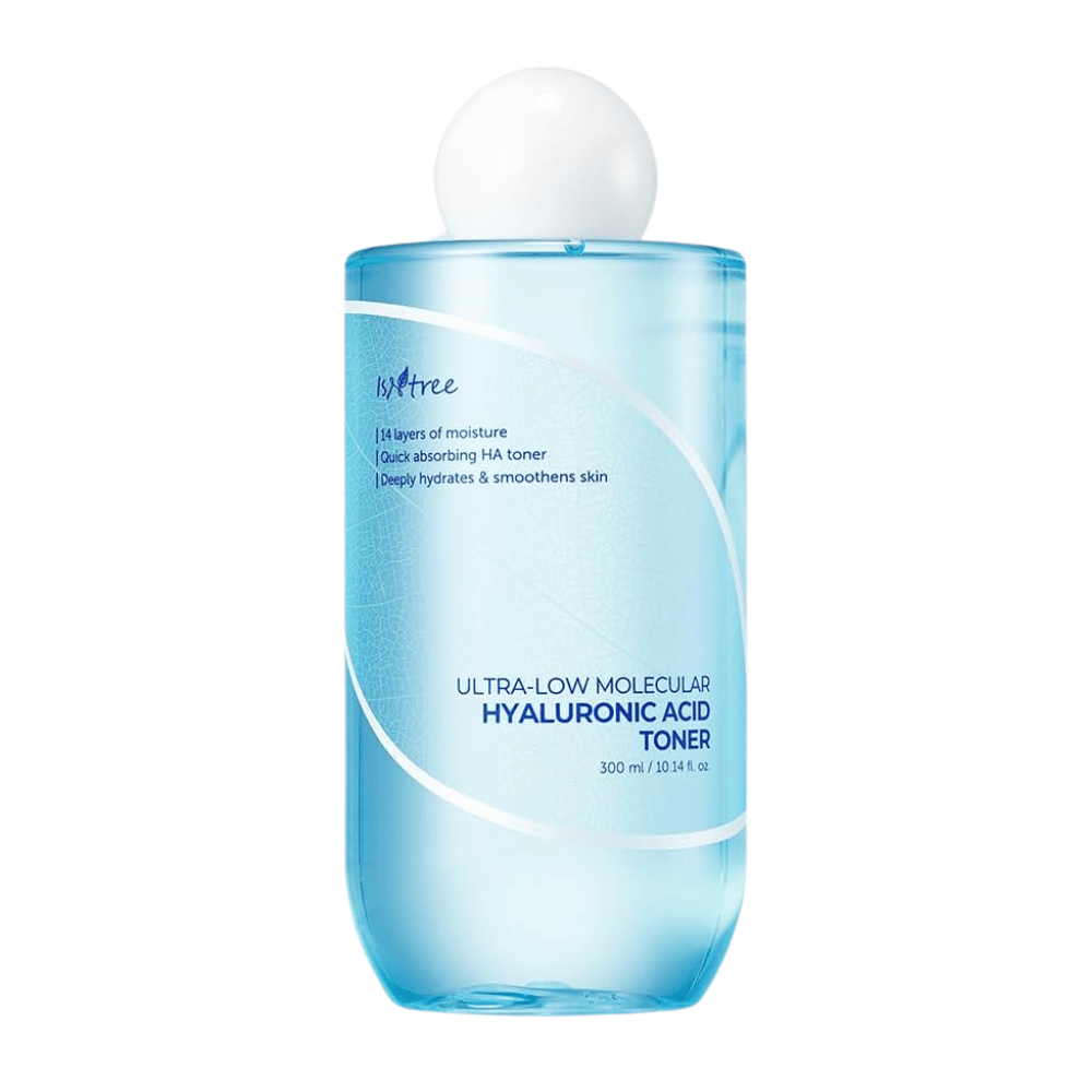 Produktbilde av Isntree Ultra-Low Molecular Hyaluronic Acid Toner, 300 ml. Flasken er lyseblå med hvit tekst og rund hvit kork, designet for å signalisere fuktighetsgivende og beroligende egenskaper.