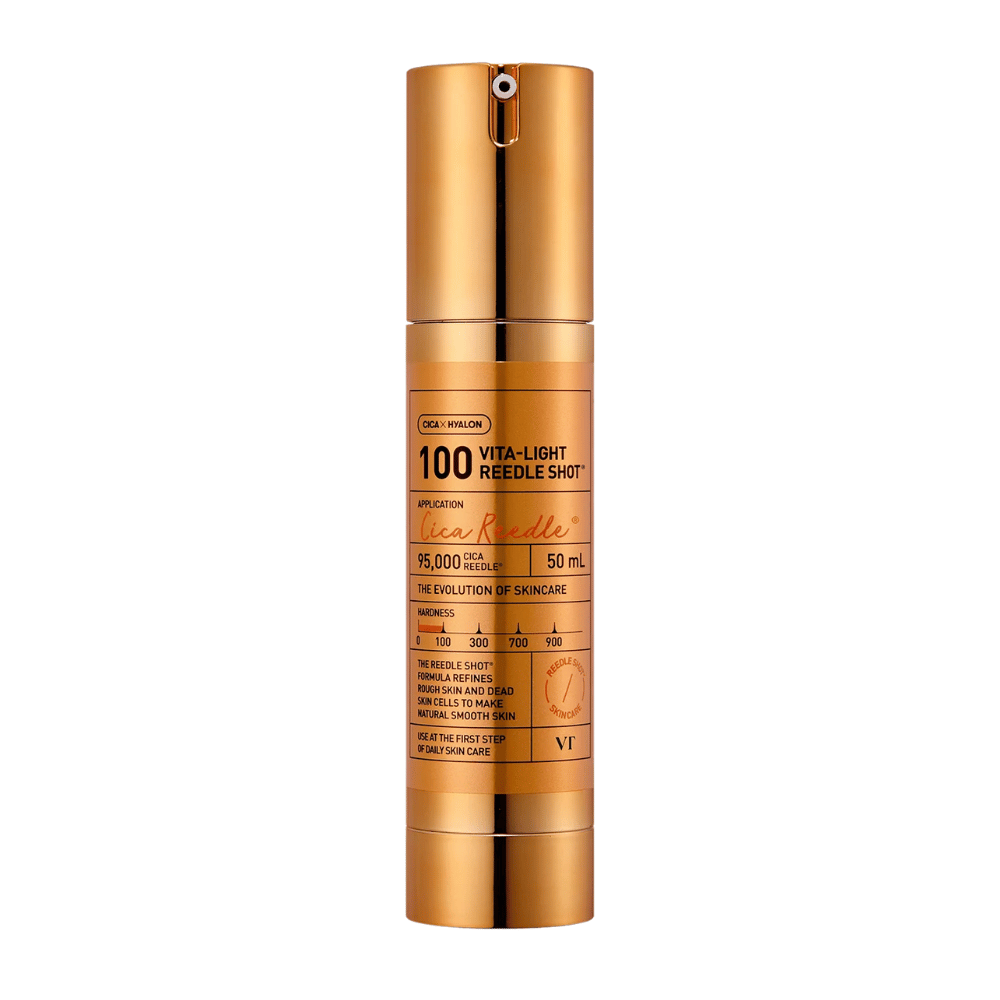 Gyllen flaske VT Cica Hyalon Vita-Light Reedle Shot 100hL, 50 ml, med pumpe og trykt tekst foran om produktets ingredienser og bruk.