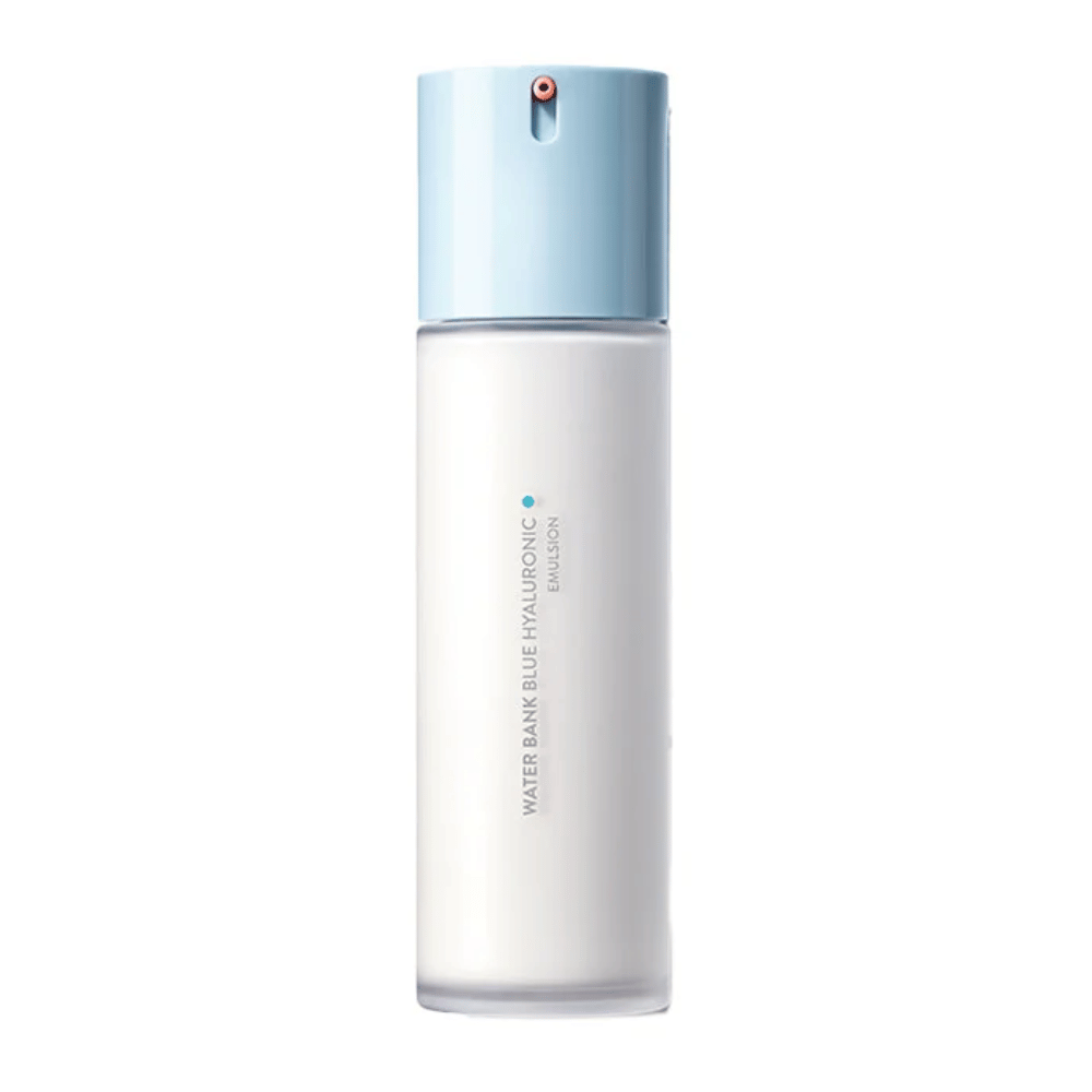LANEIGE Water Bank Blue Hyaluronic Emulsion i hvit flaske med lyseblå pumpe og minimalistisk design, frilagt mot hvit bakgrunn.