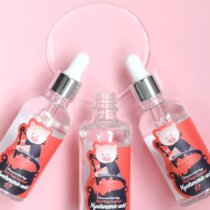 Elizavecca Witch Piggy Hell Pore Control Hyaluronic Acid 97 serum med pipette, fuktighetsgivende hyaluronsyre-serum som gir intensiv fuktighet og plumpende effekt.