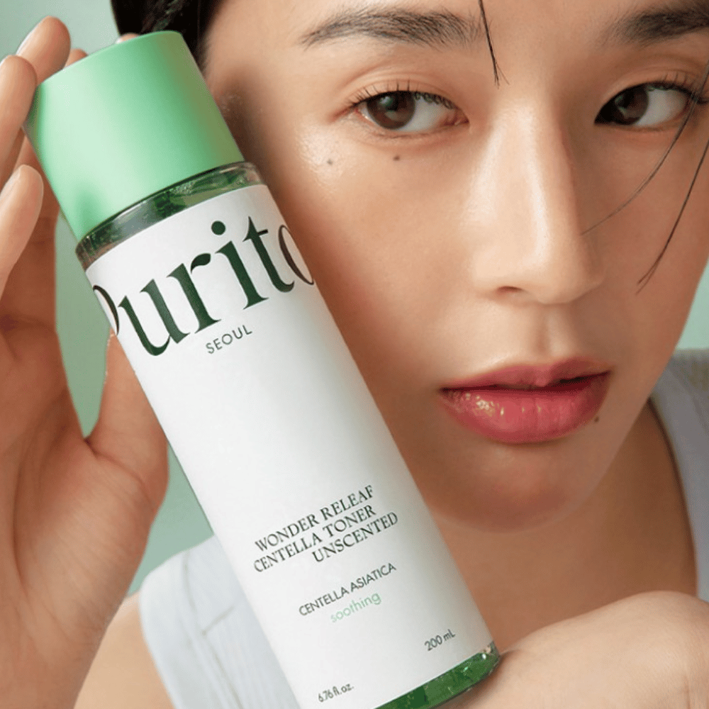 Purito Wonder Releaf Centella Toner Unscented er en skånsom toner som fukter og beroliger huden ved hjelp av Centella Asiatica. Duftfri og ideell for sensitiv hud, hjelper denne toneren til å balansere hudens fuktighetsbarriere og reduserer irritasjon.