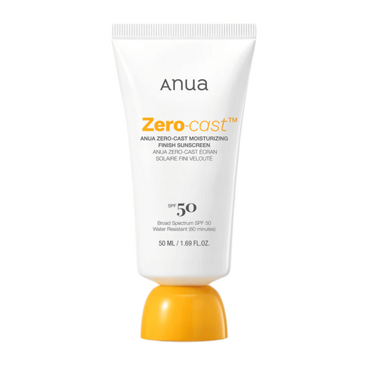 Produktbilde på ANUA Zero-Cast Moisturizing Finish Sunscreen SPF 50 i hvit tube med oransje kork, 50 ml. En lett solkrem uten white cast, vannresistent opptil 80 minutter.