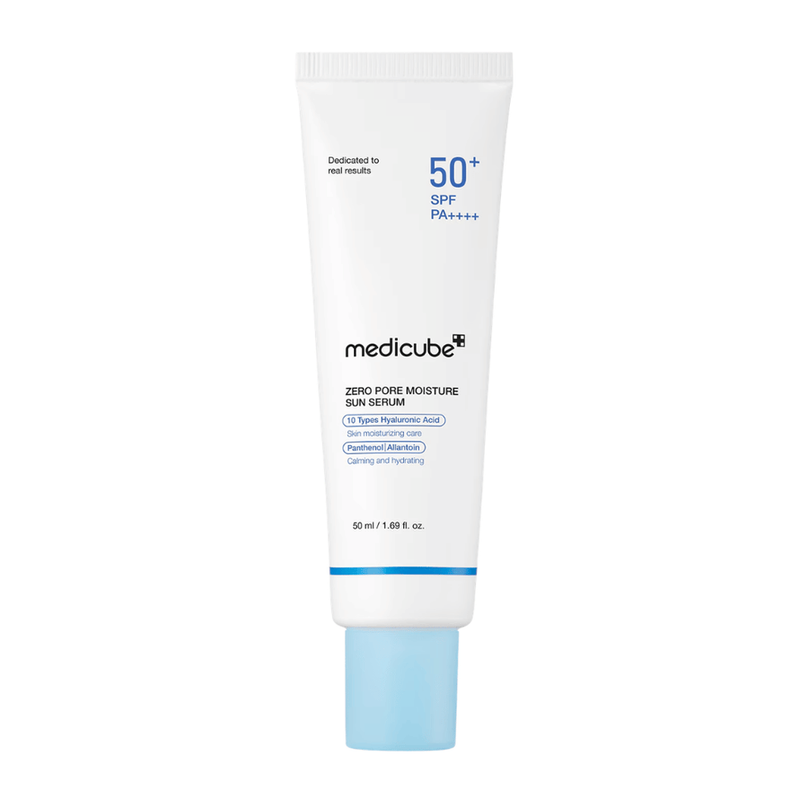 Medicube Zero Pore Moisture Sun Serum SPF50+ PA++++ 50 ml. Solserum med lett konsistens som fukter huden, bidrar til å forbedre porenes utseende og beskytter mot UVA- og UVB-stråler.