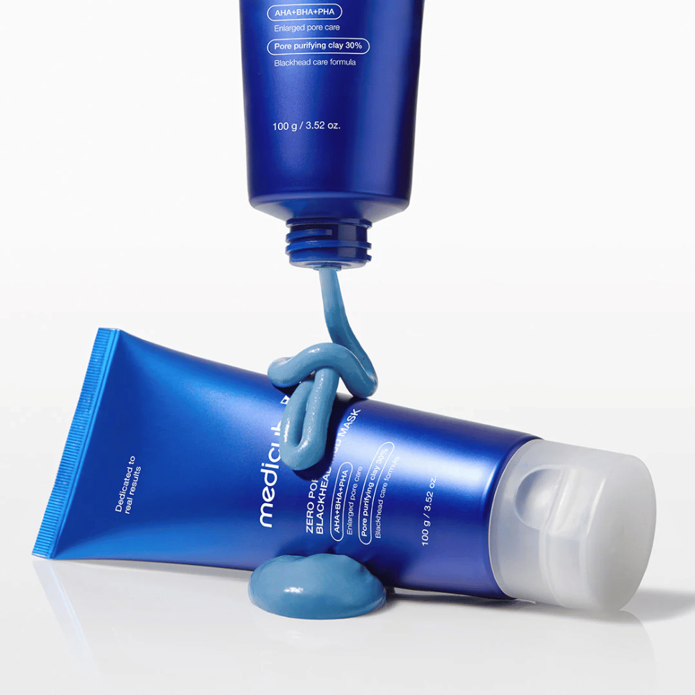 To tuber med mud mask, blå produkt teksturert utenfor emballasjen.