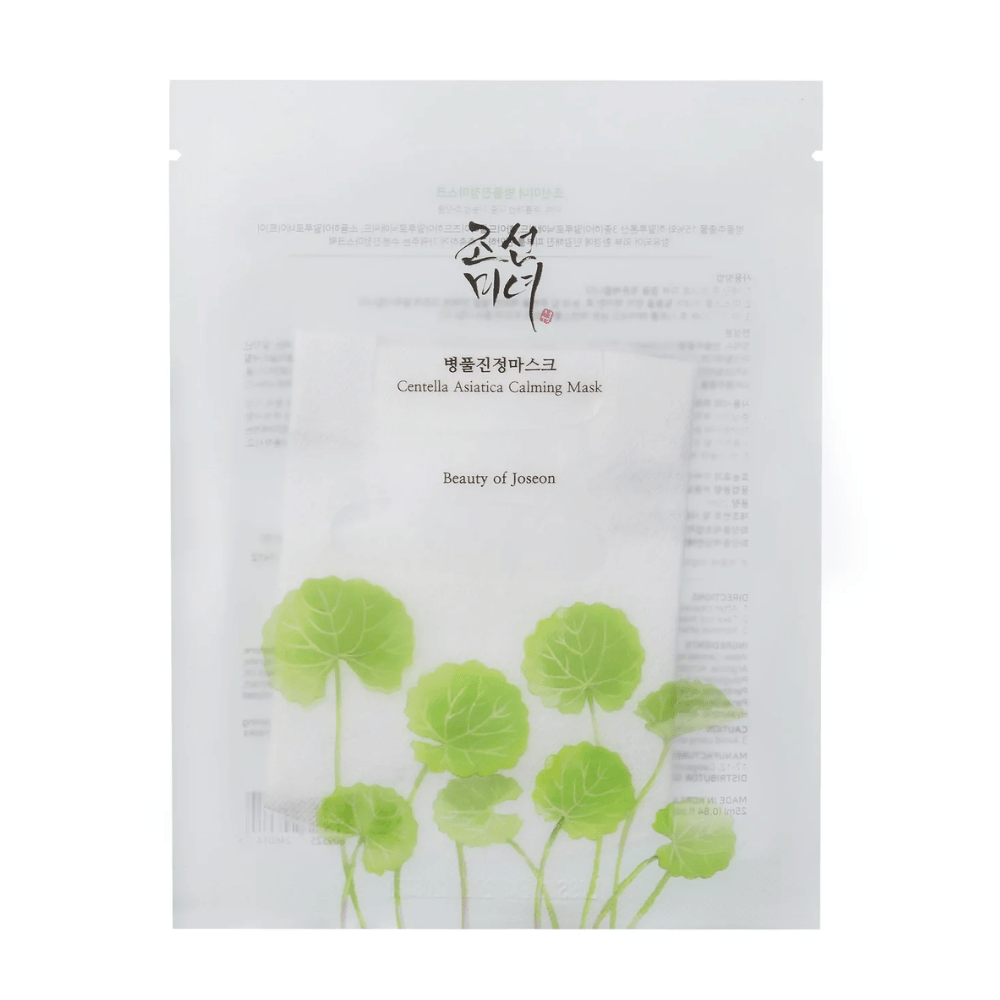 En Centella Asiatica Calming Mask 1 stk med grønne blader på fra merket Beauty of Joseon.