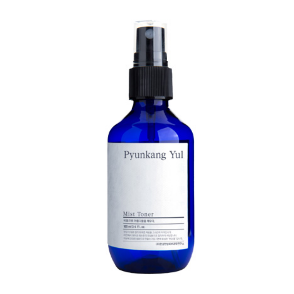 En flaske Pyunkang Yul Mist Toner, perfekt for allergivennlige tonereentusiaster, på hvit bakgrunn.