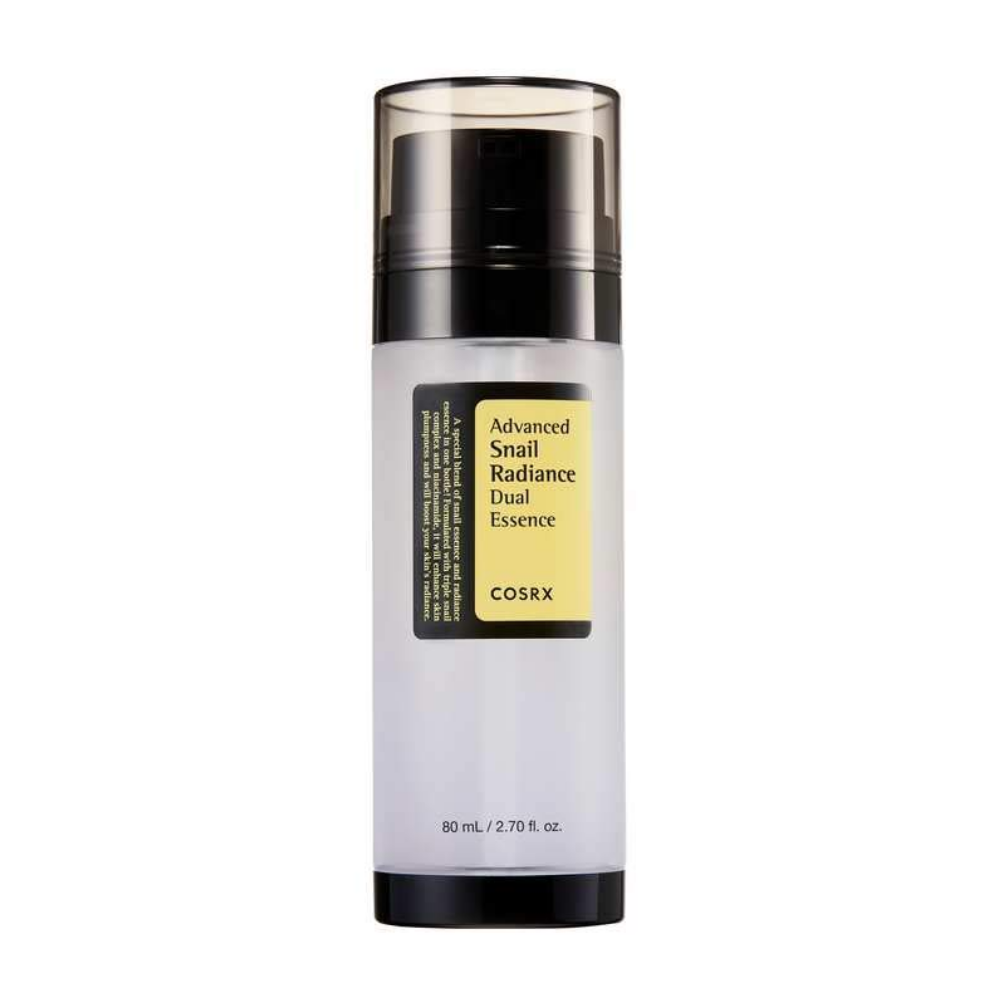 COSRX Advanced Snail Radiance Dual Essence 80ml hjelper til med å redusere akne og fremmer en klar hud med sitt trippelsneglekompleks og niacinamid.